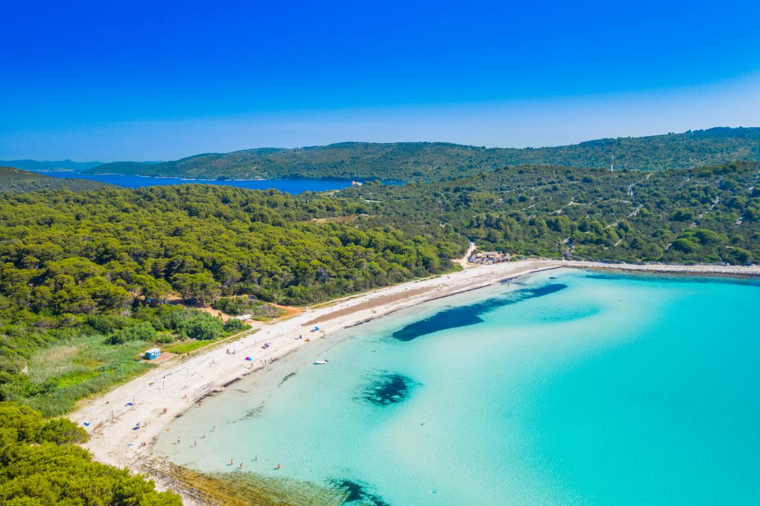 15 idealnih hrvaških plaž za dopust z otroki (poletje 2023)