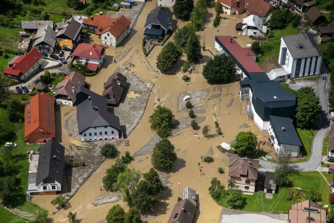 Ali lahko za škodo zaradi poplav odgovarjata država ali občina (odgovarja pravnik Boštjan J. Turk)