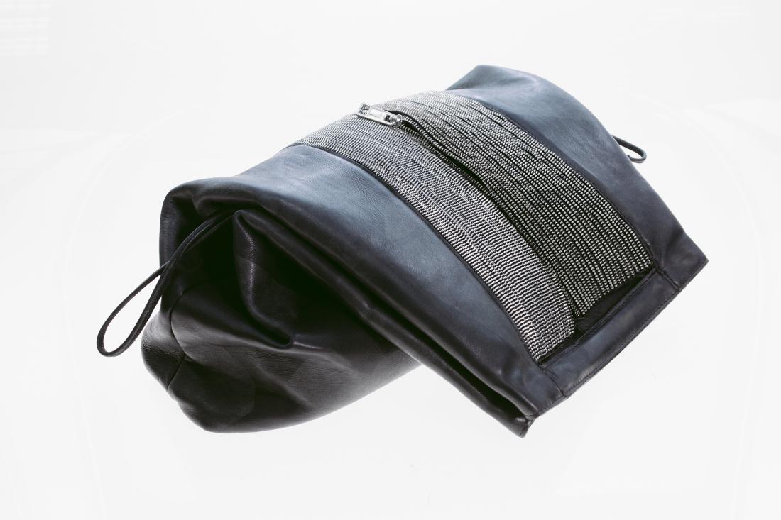 Inovativno oblikovanje, vrhunski materiali in brezhibna izdelava Grošljeve torbice pripeljejo no popolnosti. 