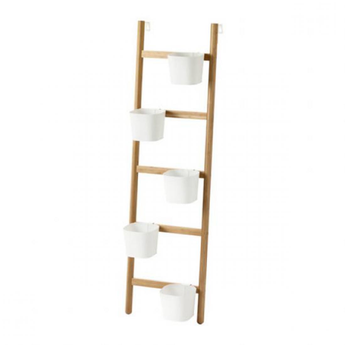 Plezalke se bodo najlepše razgalile po lestvi, ki jo lahko naslonite na balkonsko steno.  Ikea, 44,99 evra 