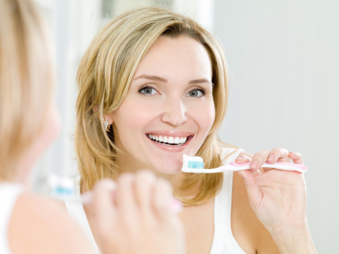 Nasvet zobozdravnice razdelil splet: smo si vsa ta leta napačno umivali zobe?