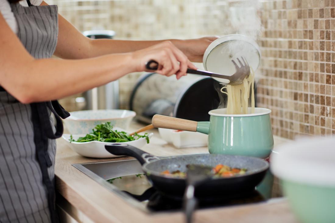 Devet odličnih kuhinjskih trikov, zaradi katerih boste obvladali gospodinjstvo