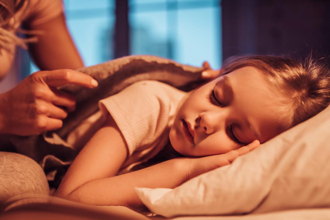 Kaj čas, ko otrok zaspi, pove o njegovih starših 