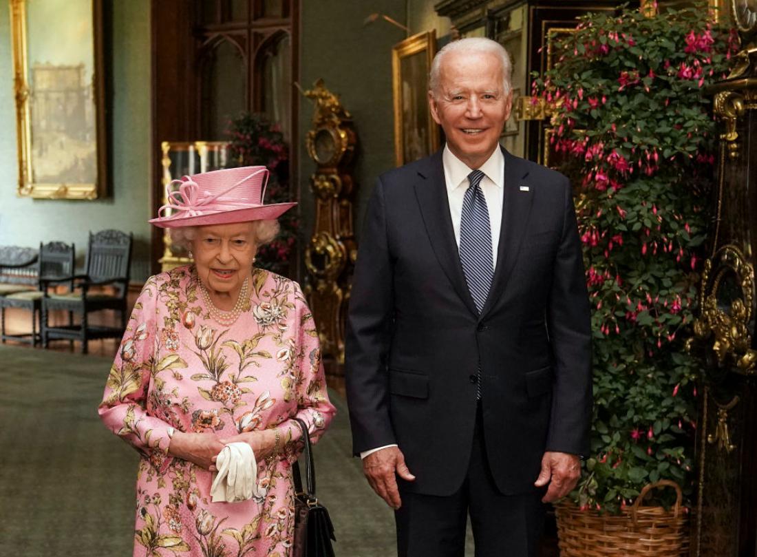 Joe Biden iskreno o britanski kraljici: Spominja me na ...