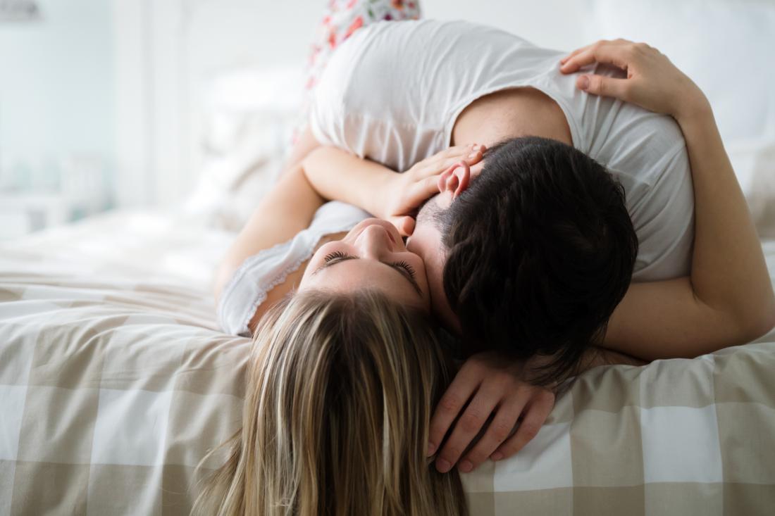 Najboljši načini, s katerimi lahko moški ženskam pomagajo do orgazma