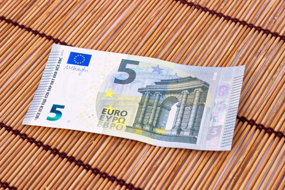 Bankovec za pet, ki je vreden 500 evrov: preverite, če je v vaši denarnici