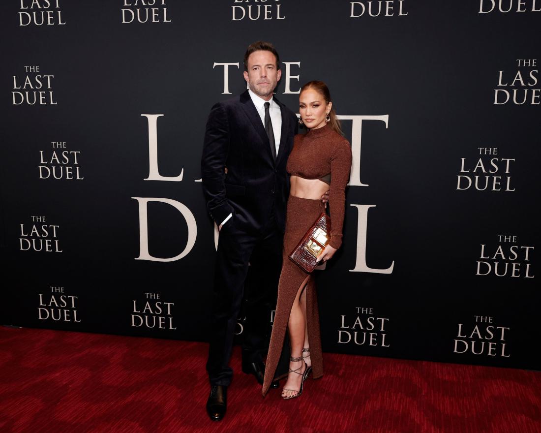Zaljubljena Jennifer Lopez in Ben Affleck znova glavni tarči na rdeči preprogi