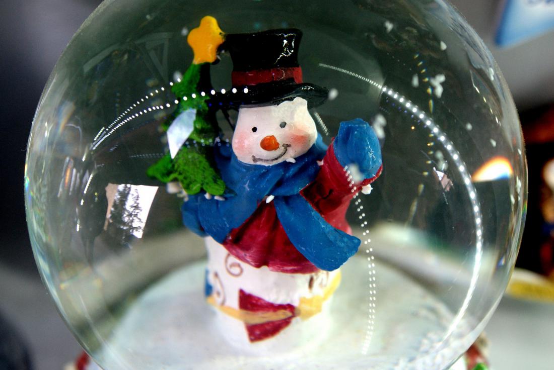 Ustvarjamo z otroki: Čarobne snežne krogle