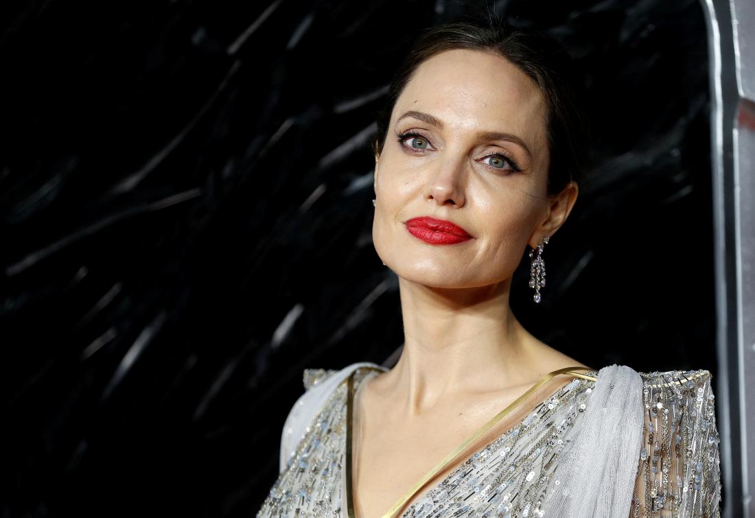Angelina Jolie ujeta v družbi mladeniča: Je na obzorju nova ljubezen?