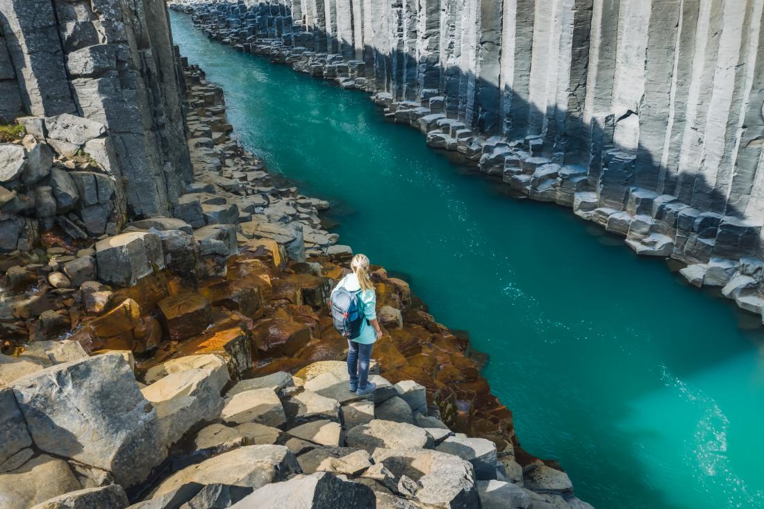 Spektakularen zunanji prizor Islandije ponuja pohod po kanjonu Studlagil z edinstvenimi bazaltnimi stebri Jokulsa.