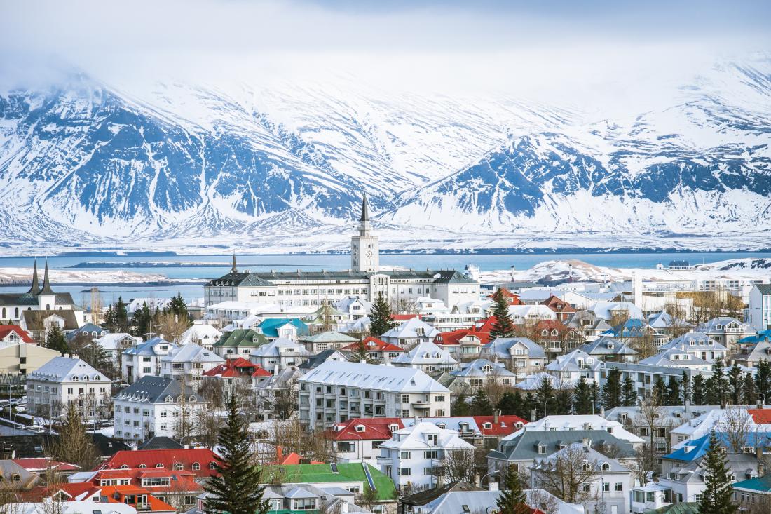 Reykjavik, glavno mesto Islandije v pogledu od zgoraj.